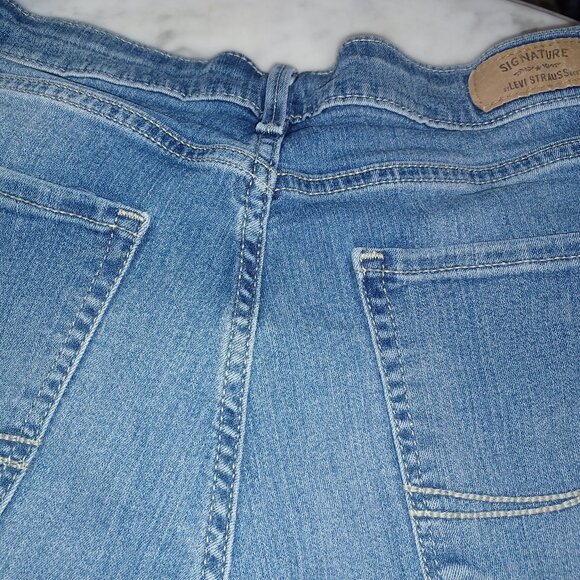 Levi's Signature Women's Blue Jeans Modern Slim 8M 29 x 32 - Picture 3 of 5